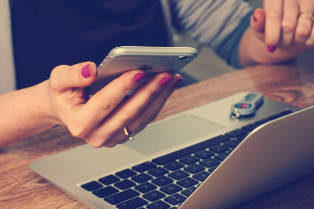Reporting comercial online vs tradicional: cuál debo elegir